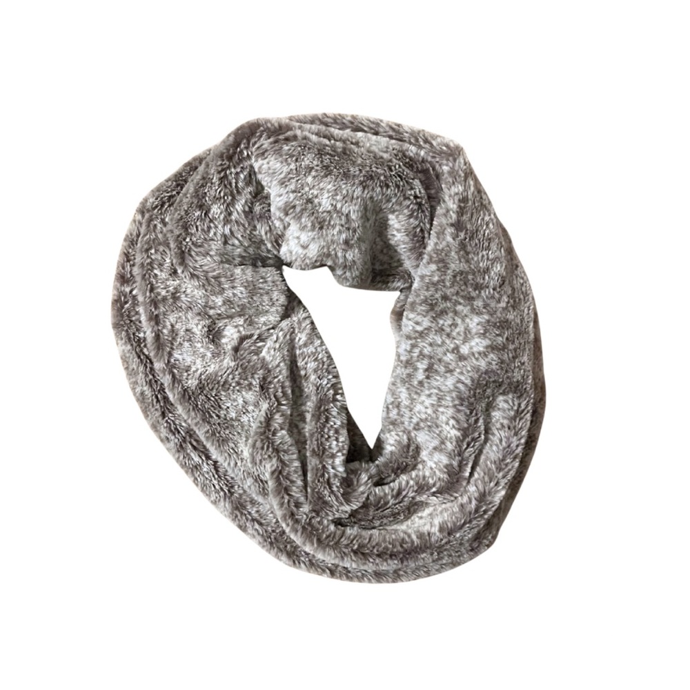 American Eagle Outfitters Soft Gray Faux Fur Scarf